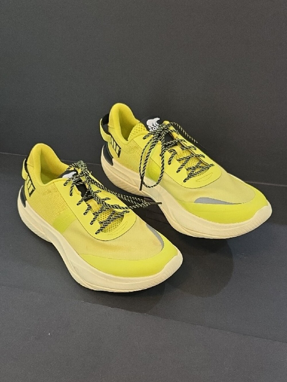 Sorel Explorer Blitz Women's Neon Yellow and Black Sneakers Size 9 - Picture 2 of 10